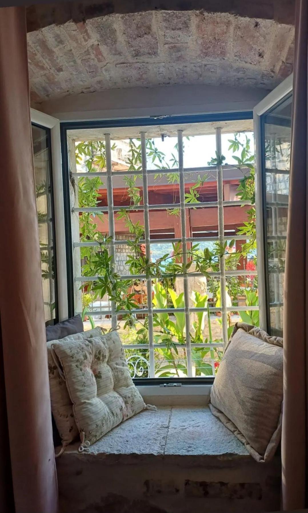 Apartments Visit Пераст Екстериор снимка